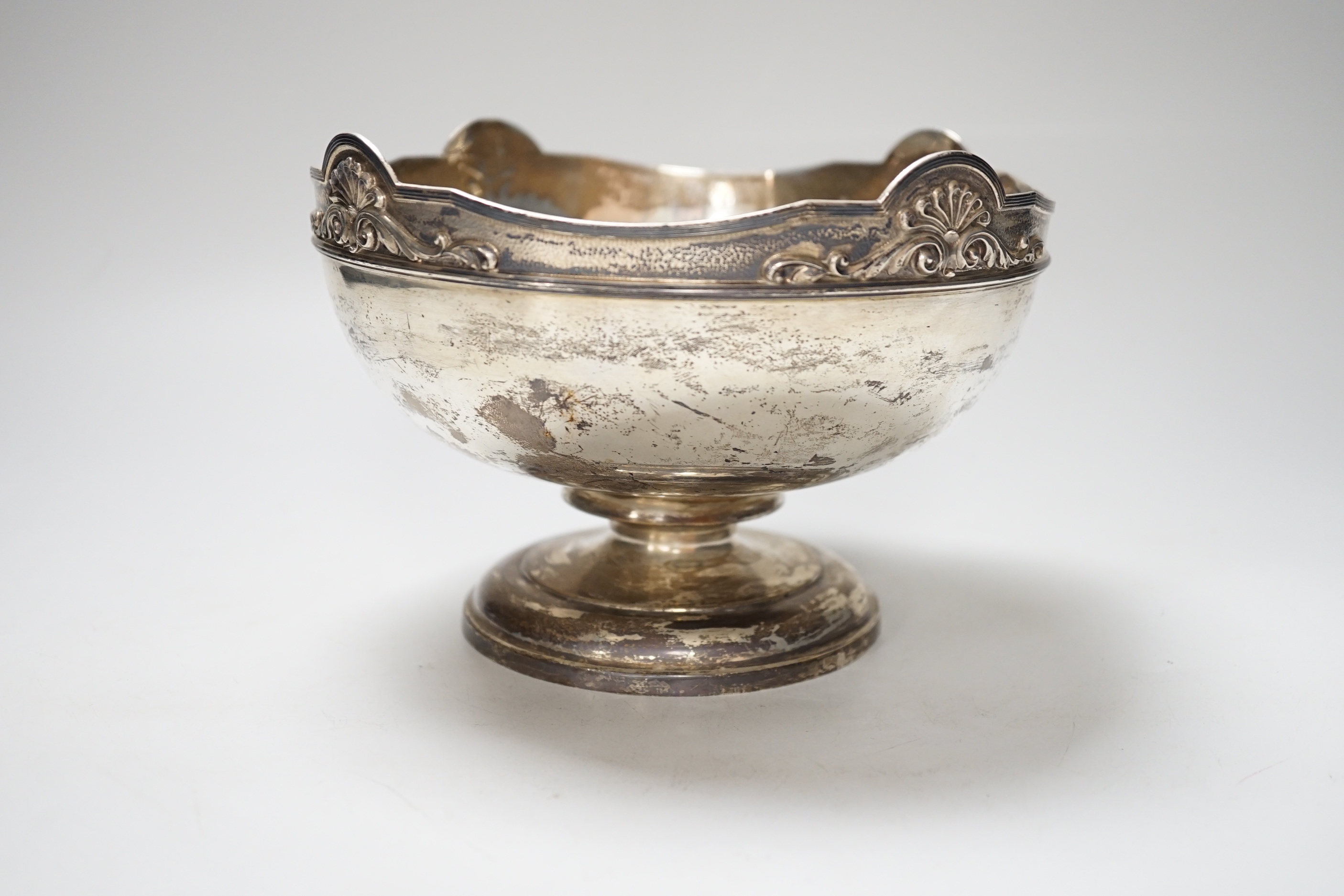 A George V silver rose bowl, with anthemion and scroll decorated rim, and 1918 presentation inscription, makers Garrard & Co., London 1913, diameter 18.5cm, 601 grams